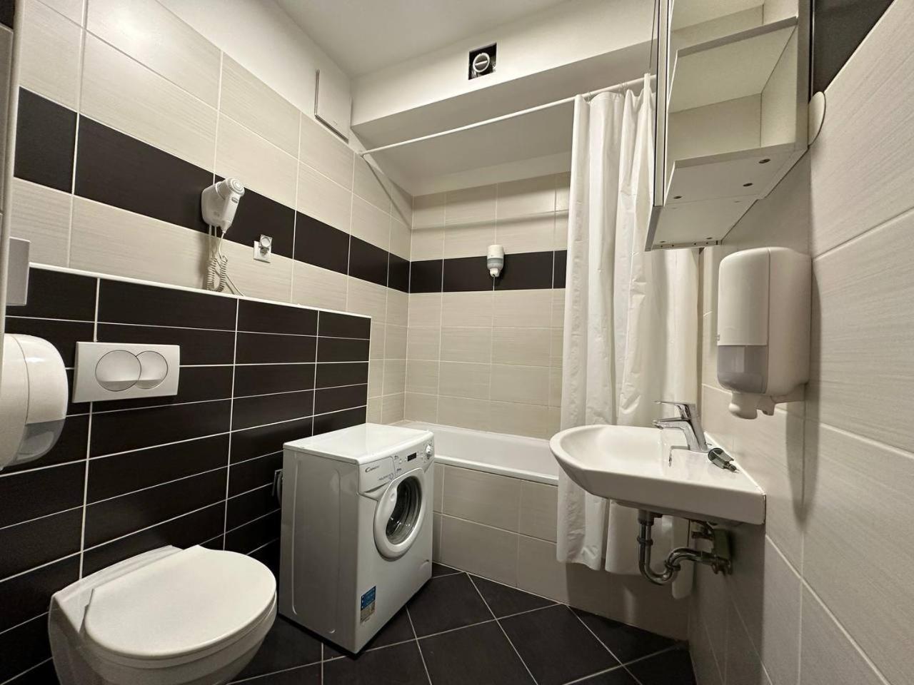 Sun Resort Residential Suite-Free Parking Garage Same Building Budapeszt Zewnętrze zdjęcie